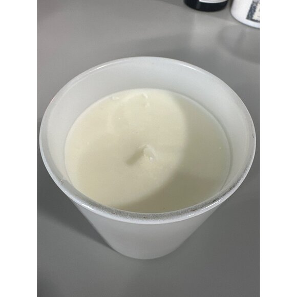 Leoben Night Out Scented Candle 9 Ounce Soy Wax Blend Masculine Aromas Black/Whi - Picture 5 of 7